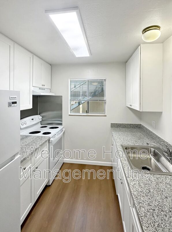 Building Photo - 15640 Usher St