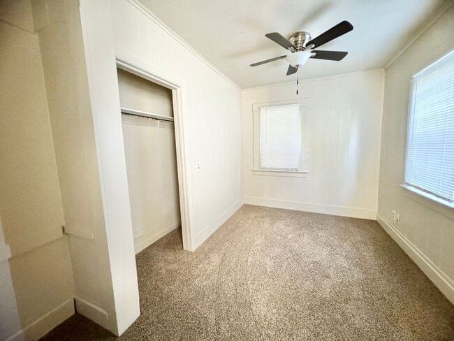 Building Photo - **Reserve NOW for Summer 2026** - 2 Bed, 1 Bath HOUSE with BONUS ROOM/Office