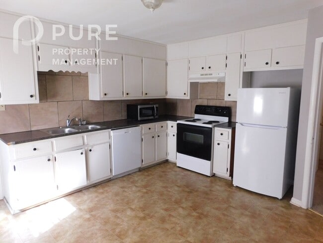 Building Photo - 117 22nd Ave NW