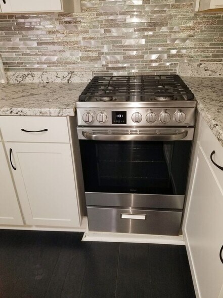 Building Photo - 159 W 10th St