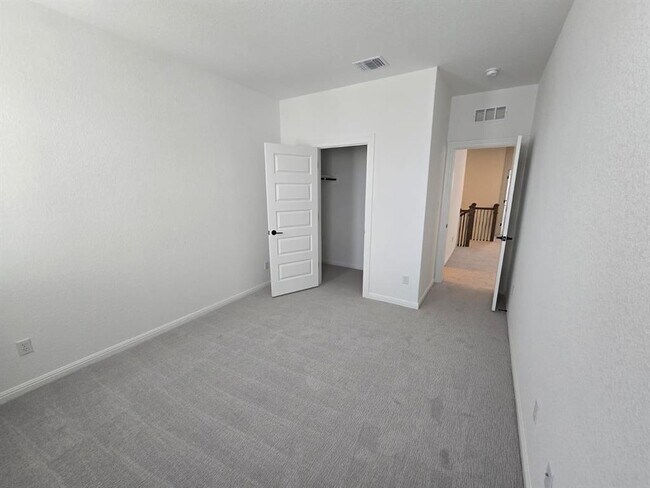 Building Photo - 2725 Woodall Dr