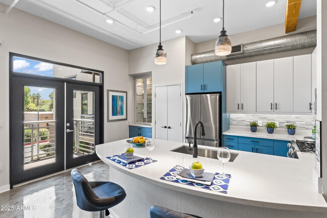 Building Photo - 914 E Osborn Rd