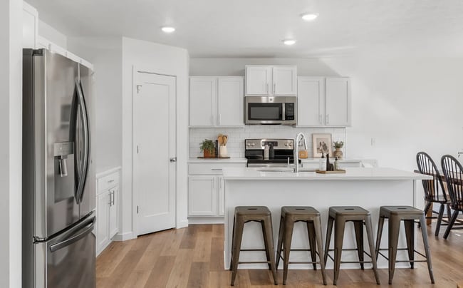 Building Photo - Beautiful 5 bedroom home - Nixa MO