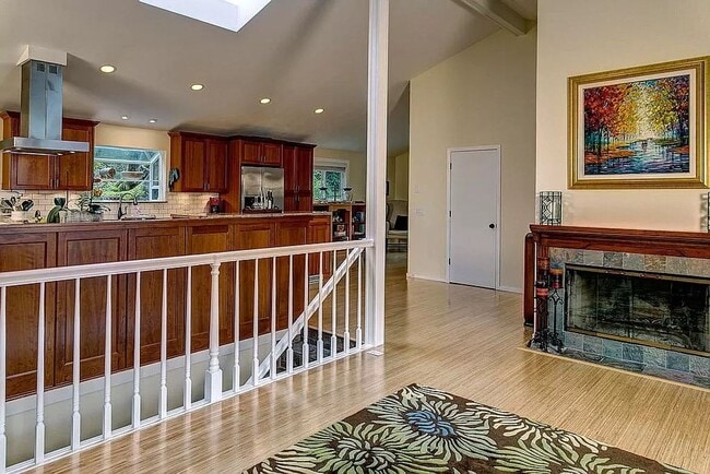 Building Photo - Stunning Sound & Olympic Mountain View Home in North Admiral