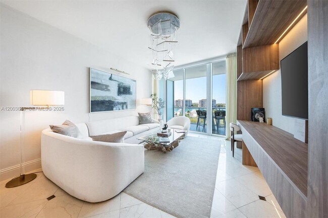 Building Photo - 100 South Pointe Dr