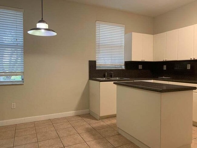 Building Photo - 3507 Shoma Dr