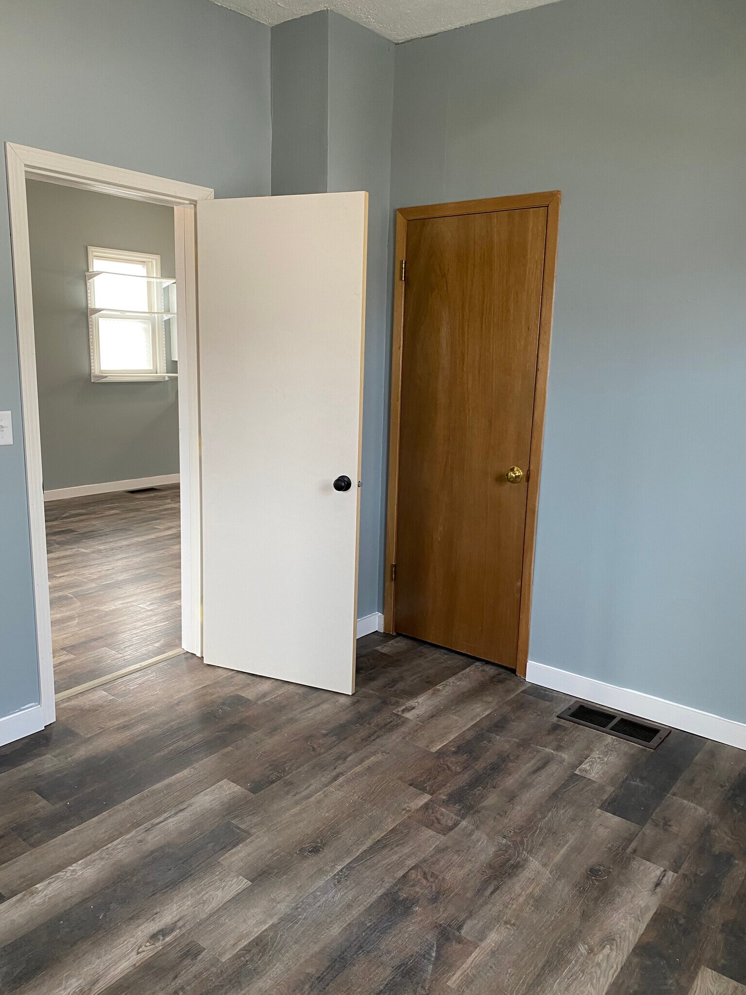 Main bedroom - 608 4th St SE