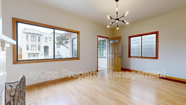 Building Photo - 806 34th Ave