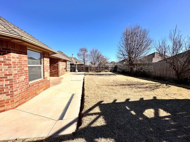 Building Photo - 13204 SW 2nd Terrace