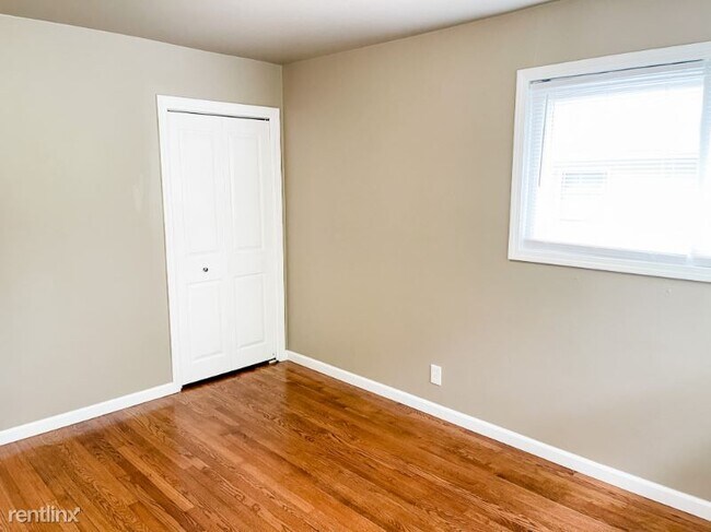 Building Photo - 3 br, 1 bath House - 139 Embassy Ln.