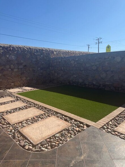 Building Photo - 4644 Beacham St