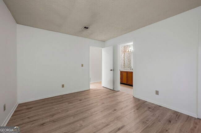 Building Photo - 1306 McClelen Way