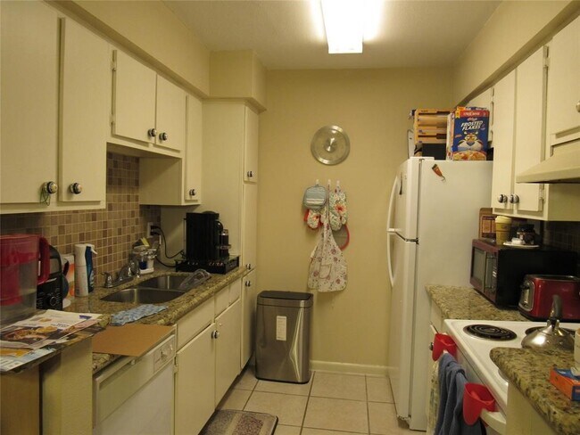 Building Photo - 2350 Bering Dr