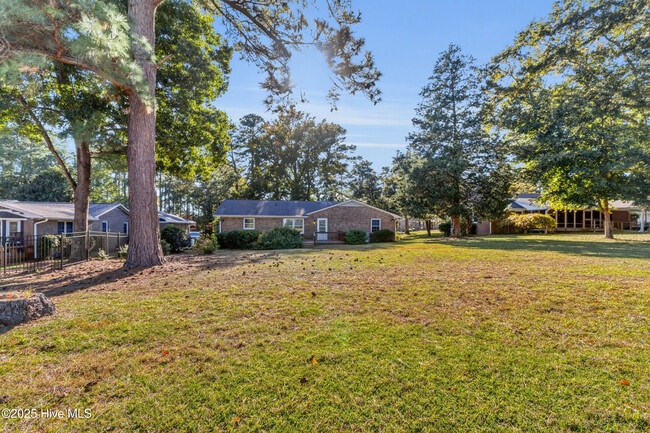 Building Photo - 259 Shoreline Dr