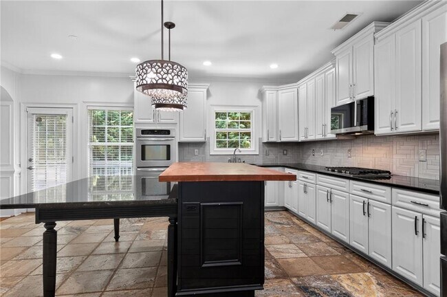 Building Photo - 5428 Spelman Dr