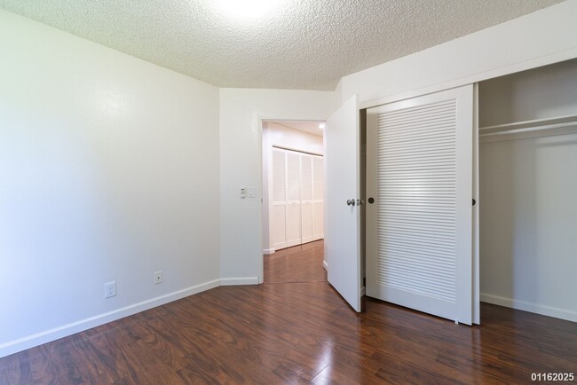 Building Photo - MOVE IN READY 2BR/1BA/2PKG IN MILILANI MAU...