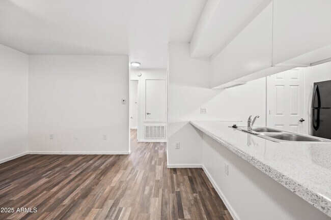 Building Photo - 3065 N 67th Ave