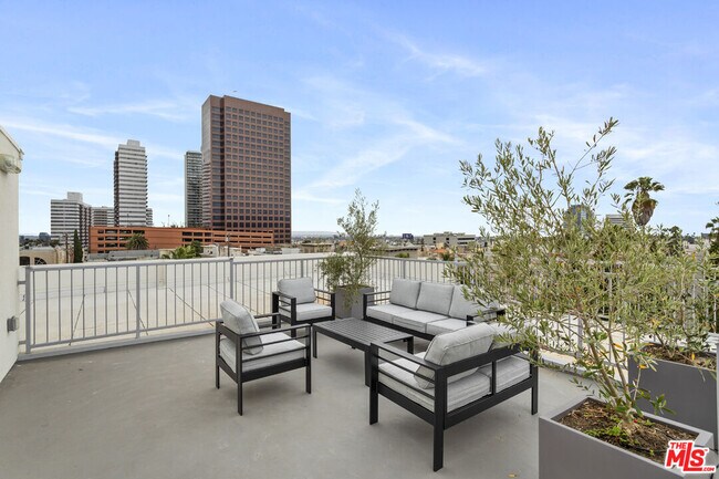 Building Photo - 11727 Kiowa Ave