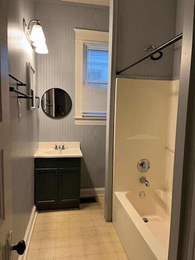 Building Photo - Newly update 3/1 bed and bath home for rent