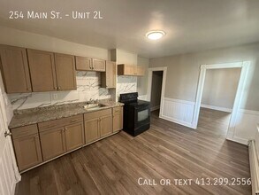 Building Photo - 254 Main St