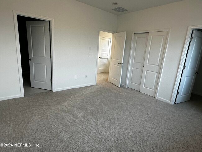 Building Photo - 315 Brandon Lks Dr