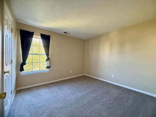 Building Photo - Beautiful 4 Bedroom Home for Rent – Pet Fr...