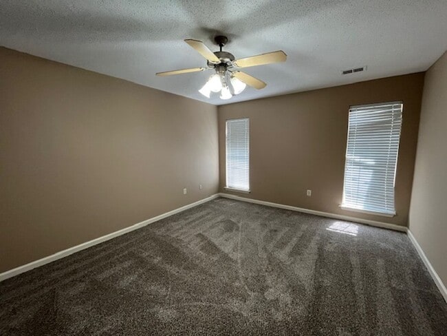 Building Photo - Renovated 2 Bedroom 2 Bath Home for Rent!