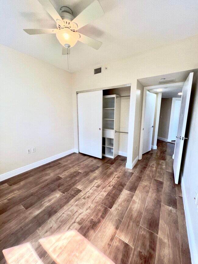 Building Photo - Turnberry Village Apt 1020 ST