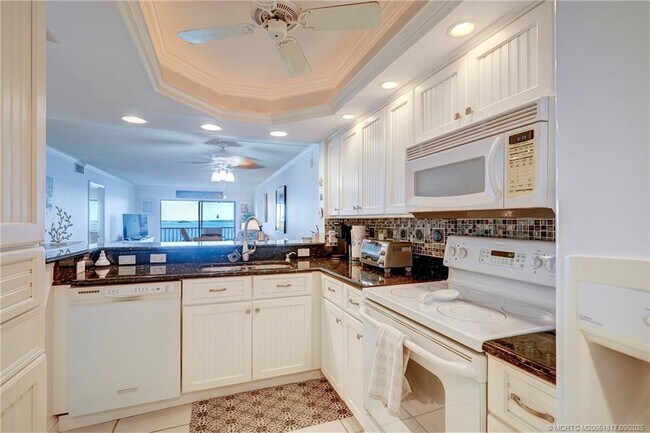 Building Photo - 10 NE Plantation Rd