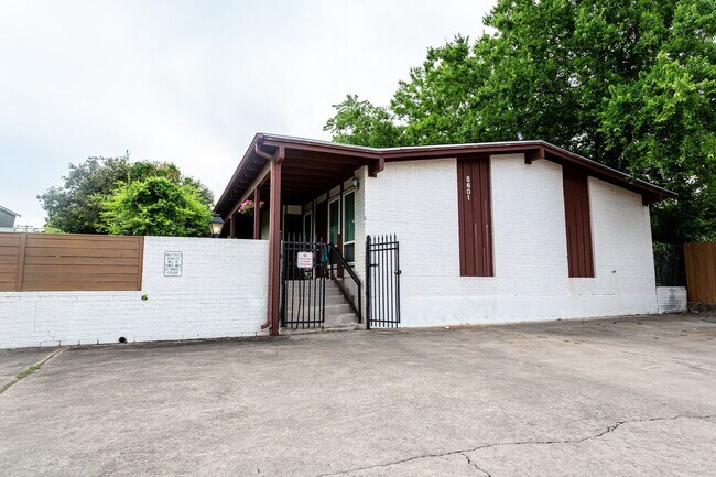 Building Photo - 5601 Woodrow Ave