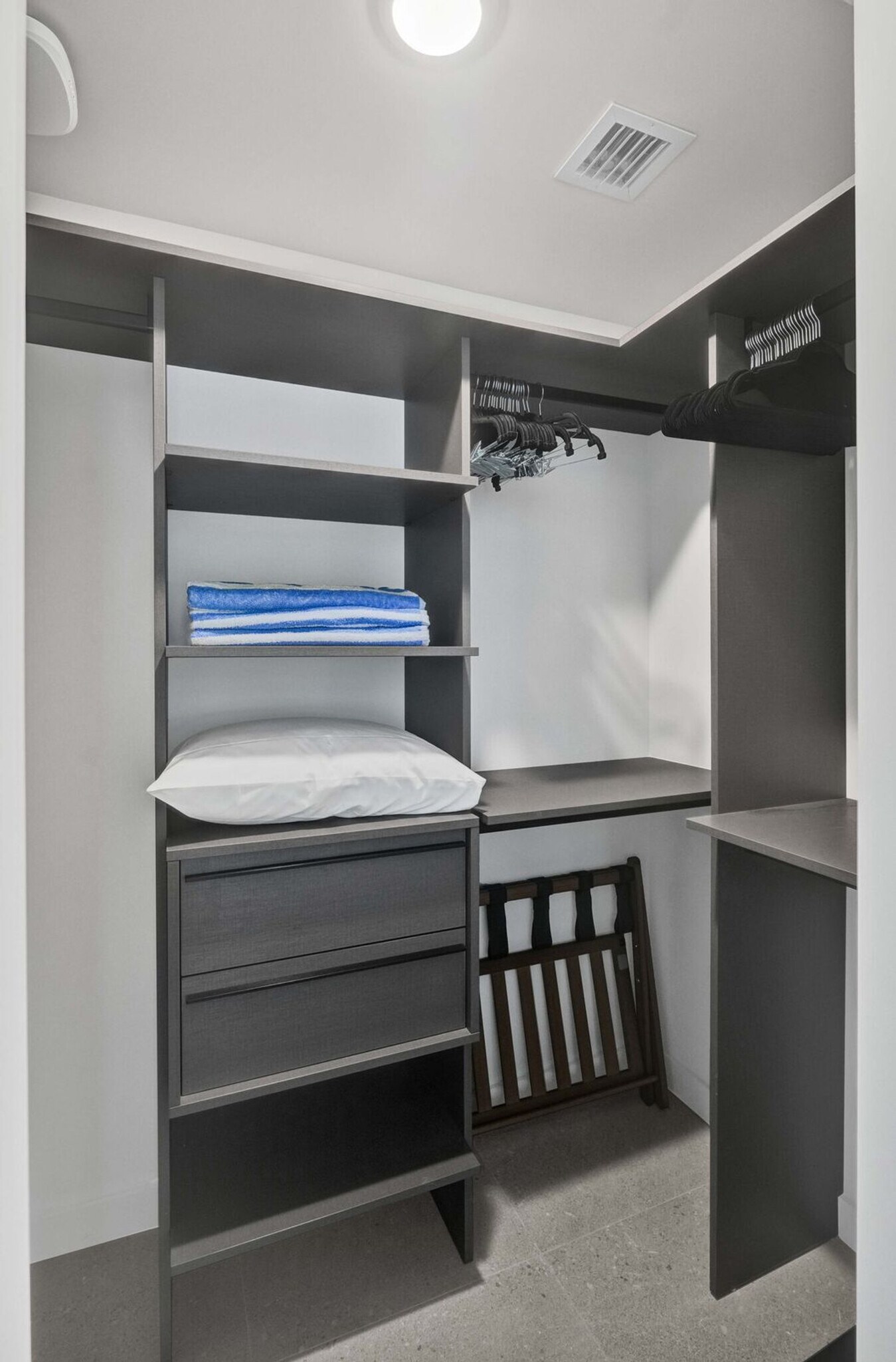 Building Photo - 11 NE 6th St