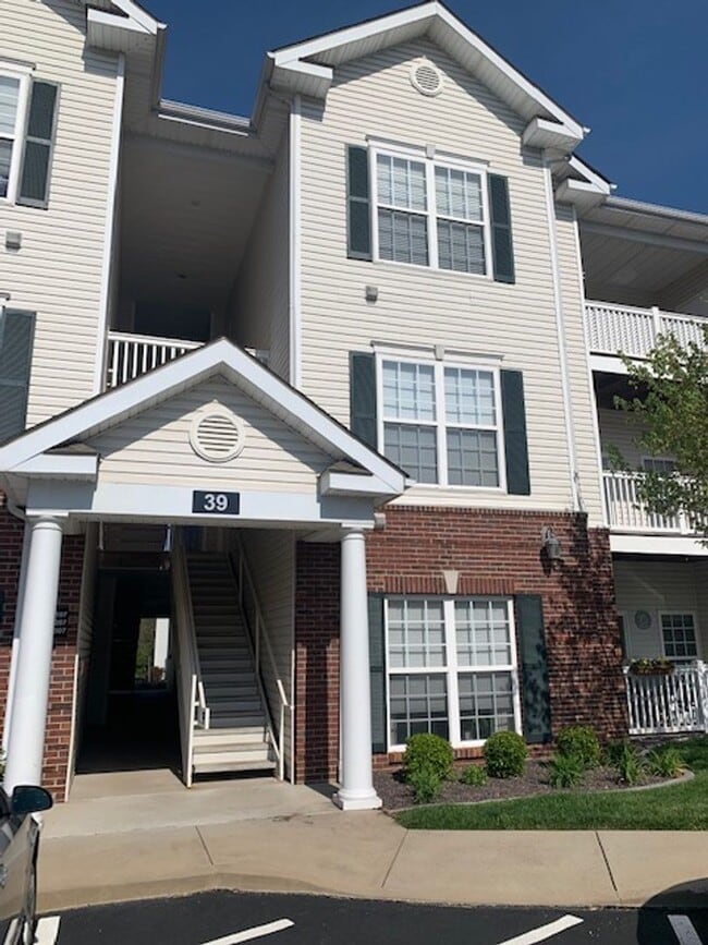 Building Photo - Beautiful Condo!