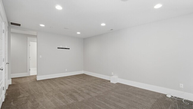 Building Photo - Luxurious Herriman 6 Bed with Indoor Court, Theater & Stunning Views!!!