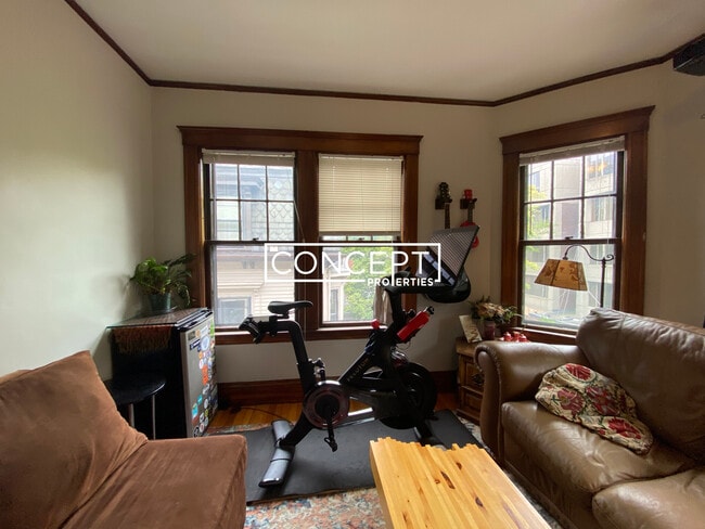 Building Photo - 11 Story St