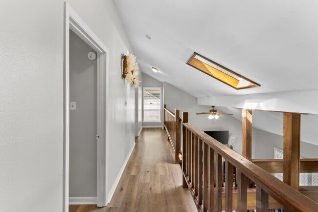 Building Photo - 1274 Sharlo Ave