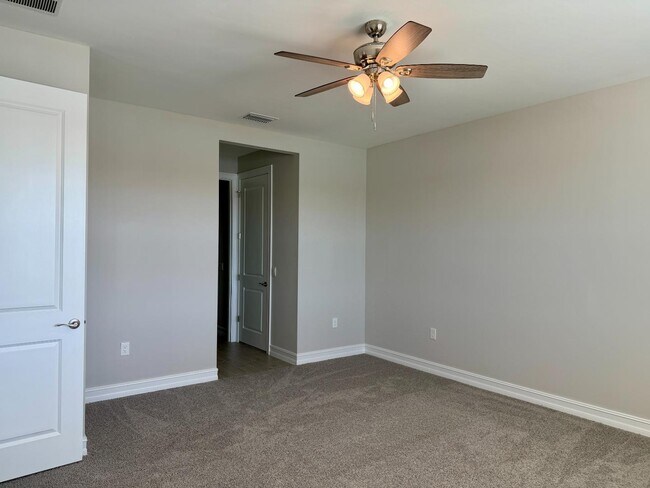 Building Photo - 17827 Shade Tree Loop