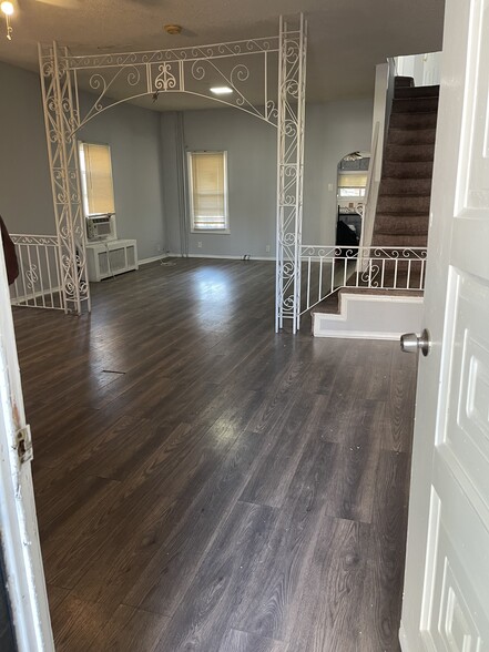 Building Photo - 59 E Paul Ave