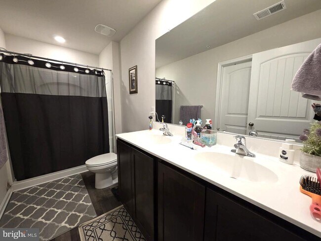 Building Photo - 407 Stream Valley Ct