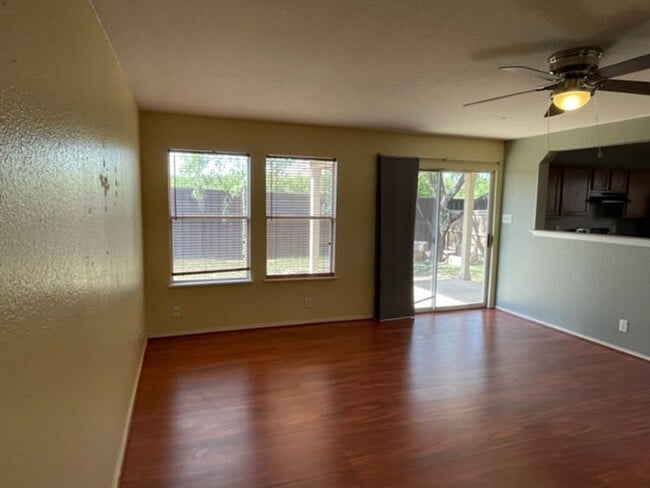 Building Photo - Spacious 3BR / 2.5BA Two-Story Home Near UTSA