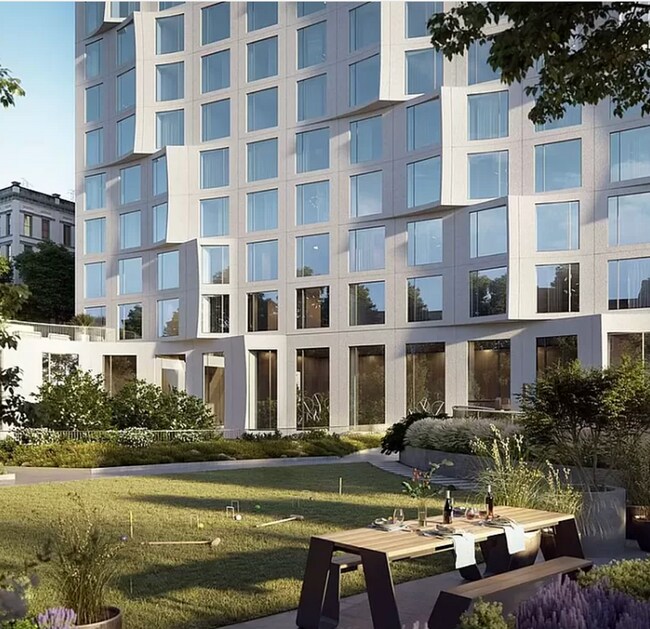 Building Photo - 11 Hoyt St