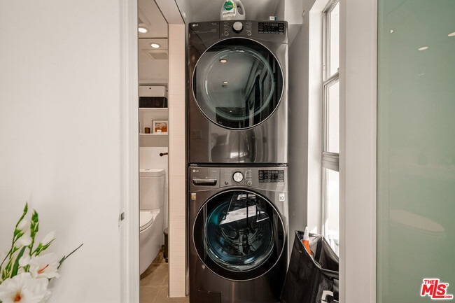 Building Photo - 2388 Kimridge Rd