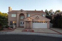 Building Photo - Swimming pool and spa