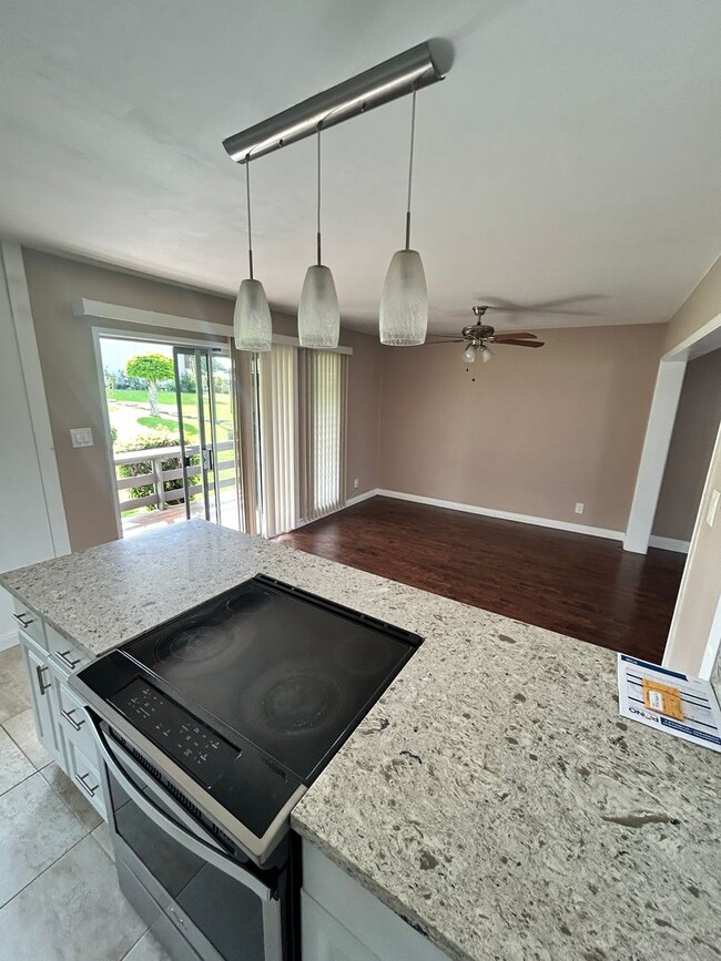 Building Photo - Spacious 3-Bedroom Townhouse in Pearl City...