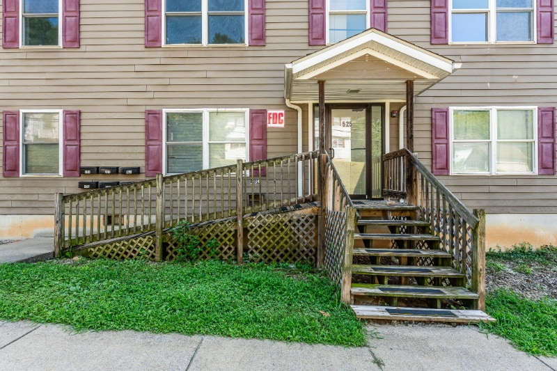 Building Photo - 525 Grant Ave