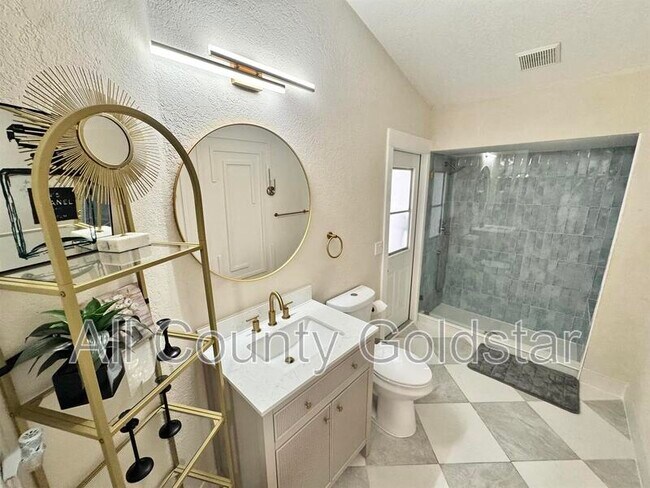 Building Photo - 5028 Greenway Ct