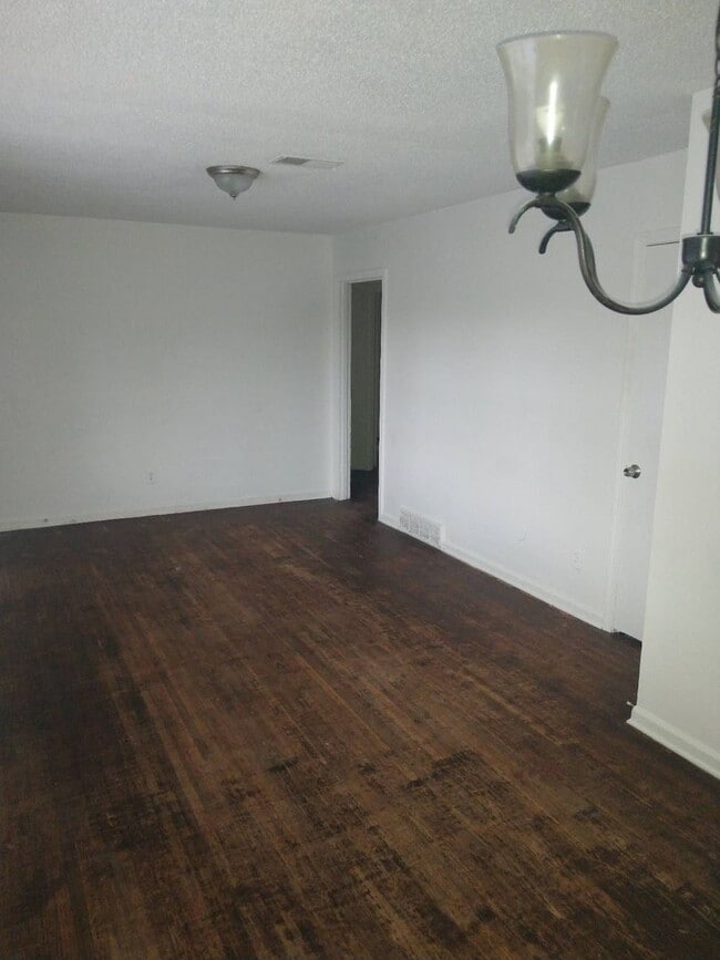 Building Photo - Available Now in 38109 | Spacious 3 Bed, 1 Bath Home for Rent