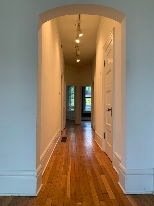 Building Photo - 1688 E Broad St