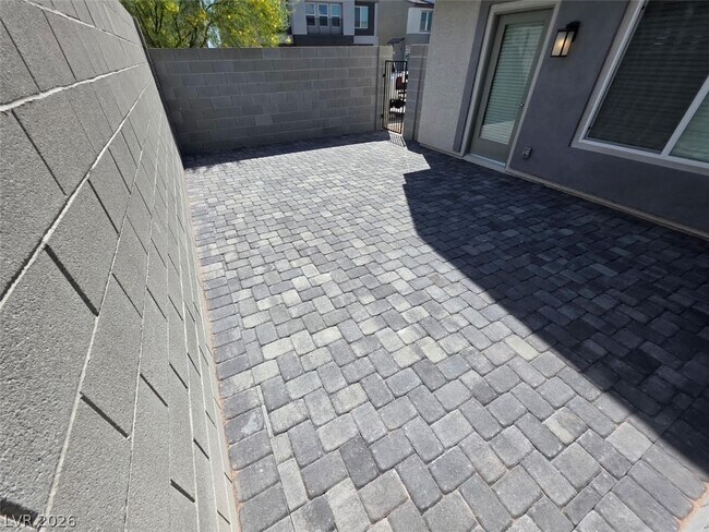 Building Photo - 4234 Vivenda St