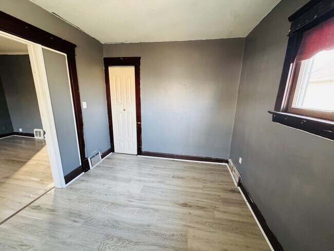 Building Photo - 2816 E 125th St