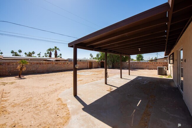 Building Photo - 2645 S Nogales Ave